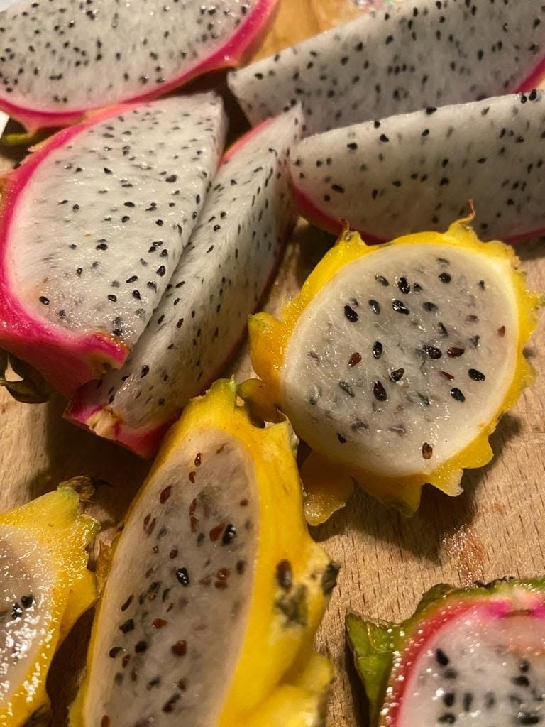 Variedades de pitaya abertas por dentro